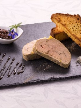 Foie gras de canard entier confit de figues pain d'épices