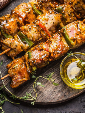 Brochettes de filet mignon marinées