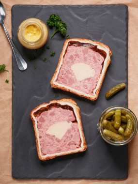 Pâté en croûte de pintade aux morilles